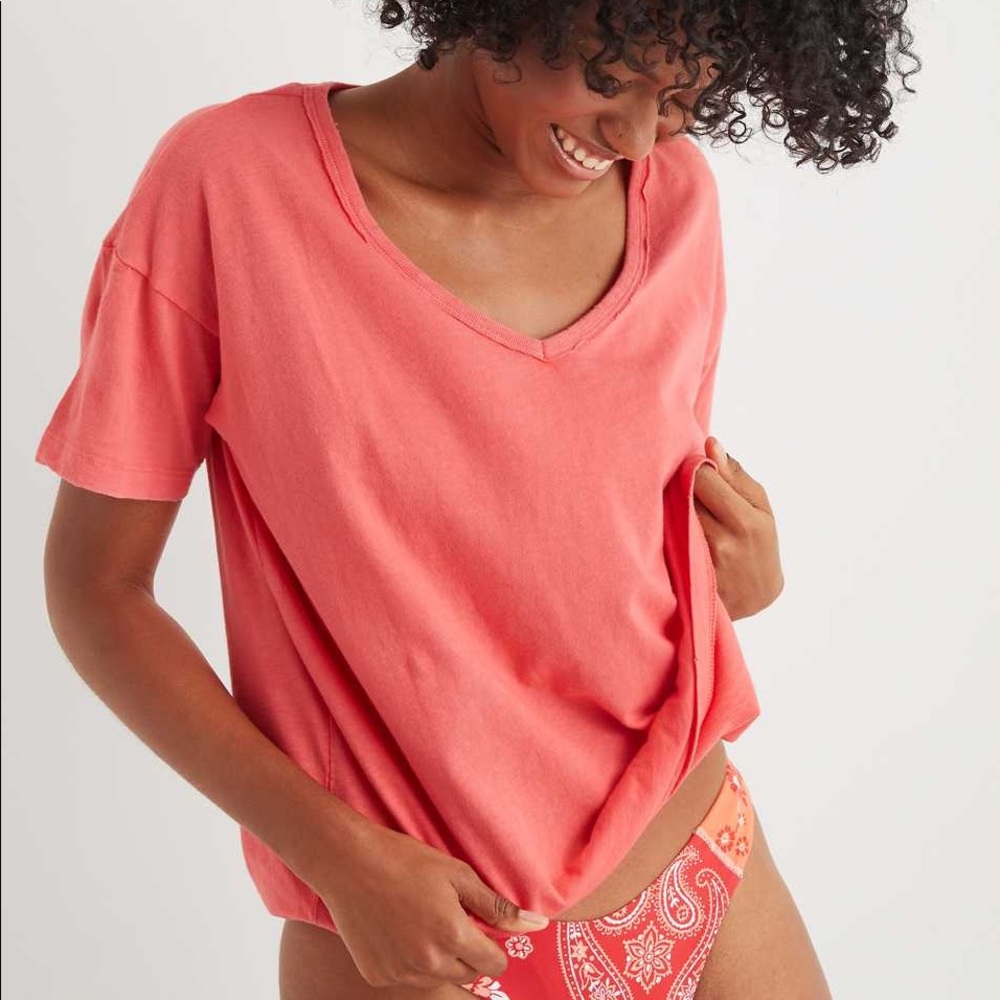 ✨ Aerie Distressed V-Neck Boyfriend T-Shirt